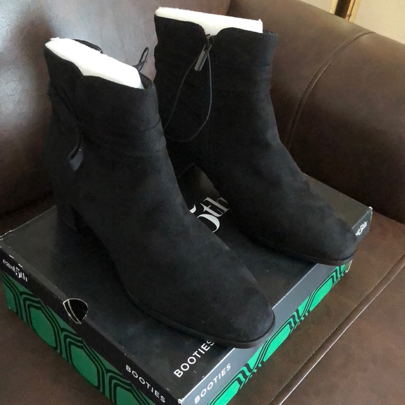 East 5th Elyse Womens Bootie Faux Suede Zipper - Picture 4 of 8